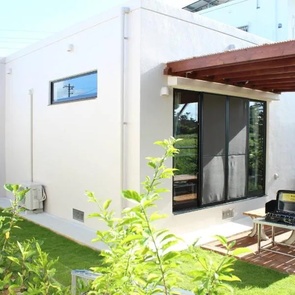 Sun Floralは古宇利島まで3分で完全プライベート1棟貸，位于名户的酒店