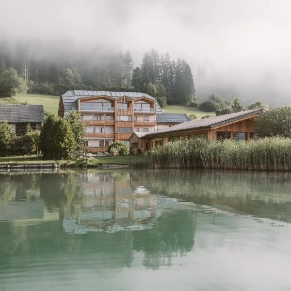 Hotel Neusacherhof，位于魏森湖的酒店