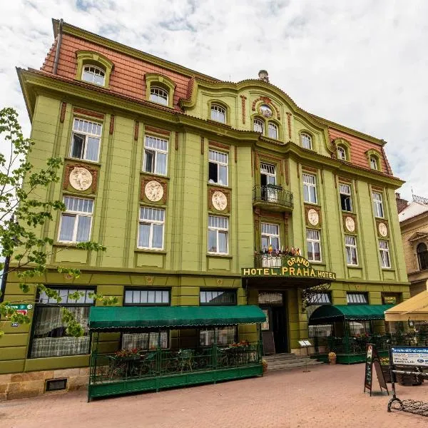 布拉哈大酒店，位于Železnice的酒店