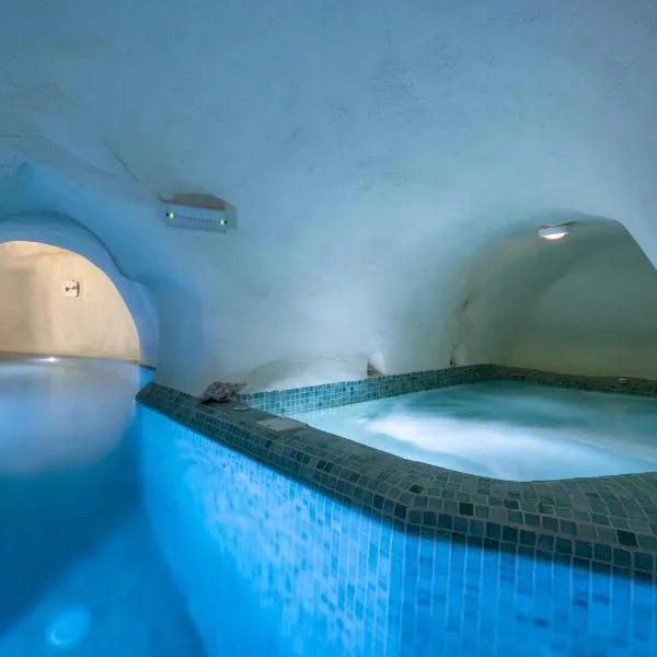 Mystagoge cave pool/jacuzzi, cellar and hammam，位于弗通的酒店