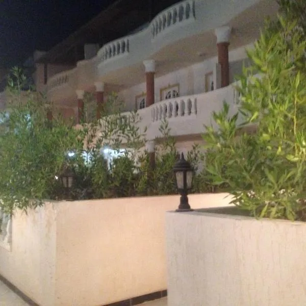 Two Bedroom Appartment With Roof, Misr El-Gadida Resort，位于Dawwār ‘Abd al ‘Aţī Abū ‘Ajūz的酒店