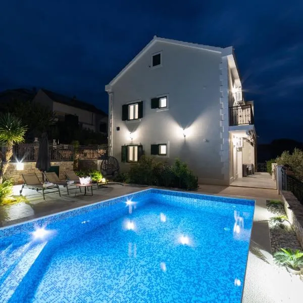 Villa Sun Garden - 4 star villa with heated swimming pool, quiet bay, BBQ, 50m from the sea，位于米欧纳的酒店