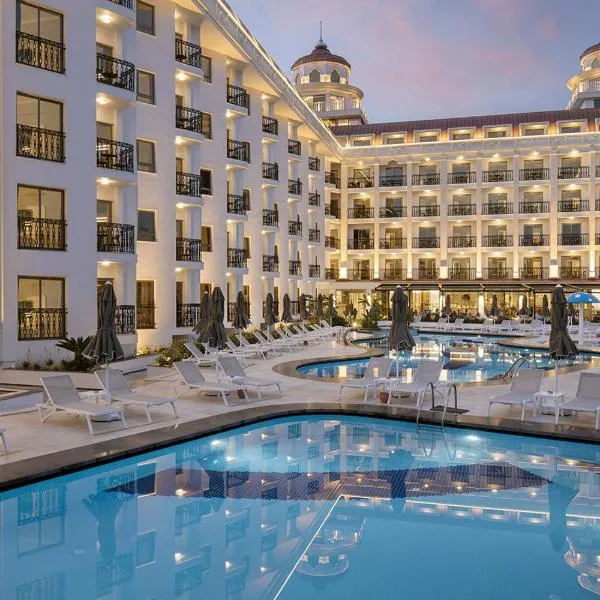 Blue Marlin Deluxe Spa & Resort - Ultra All Inclusive，位于Payallar的酒店