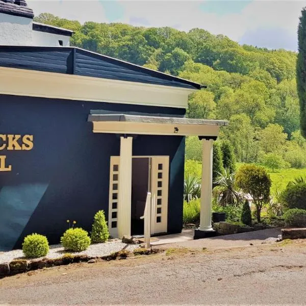 The Paddocks Hotel，位于Longney的酒店