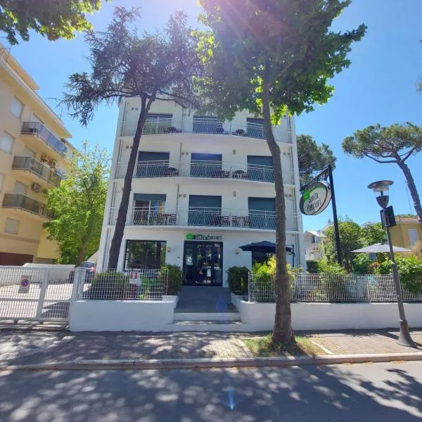 Hotel Senza Pensieri Riccione，位于里乔内的酒店