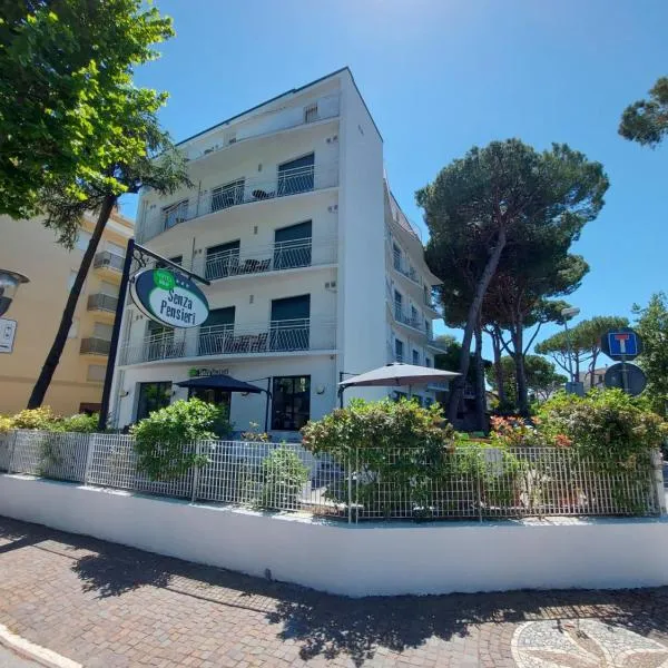Hotel Senza Pensieri Riccione,位于里乔内的酒店