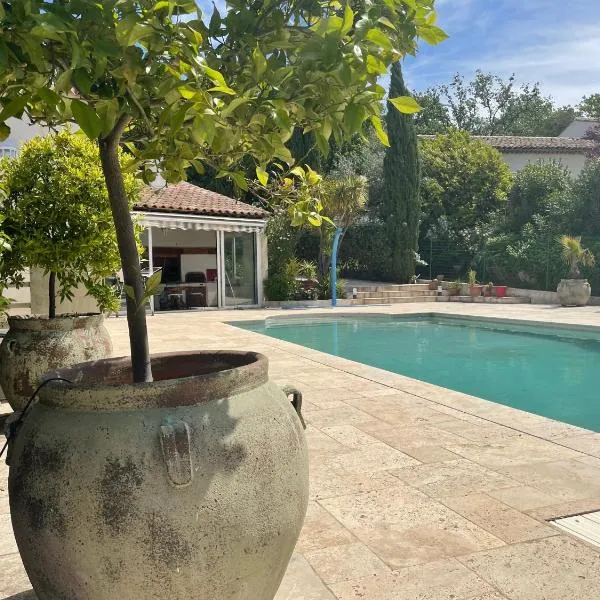 Villa 180 m2 piscine，位于德拉吉尼昂的酒店
