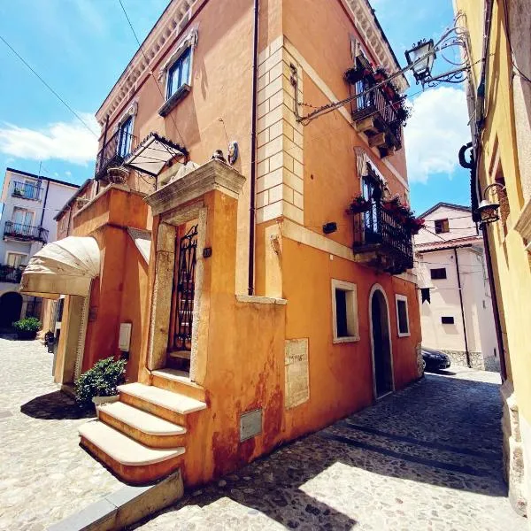 Caterina House Nel borgo piú bello d'Italia，位于Falconara Albanese的酒店