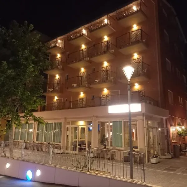 Hotel Serafini Misano Adriatico，位于米萨诺阿德里亚蒂科的酒店