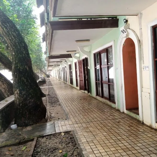 KONDOMINIUM PANTAI CARITA - Neli，位于Sukanegara的酒店