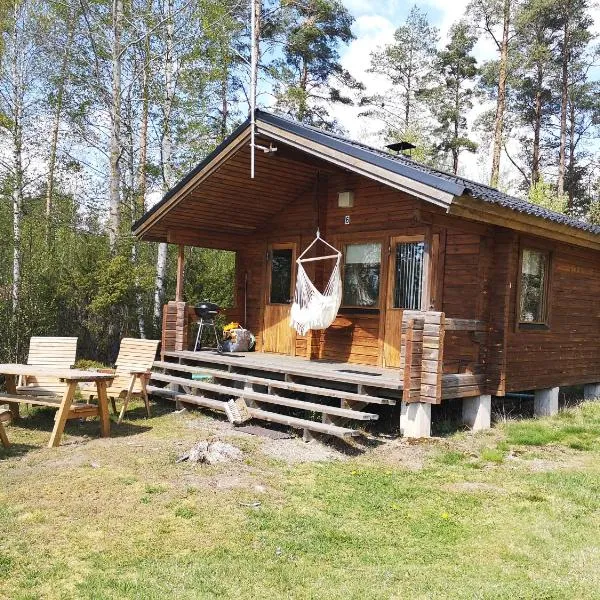 Pinetree Cottages Cabin with loft，位于Pyhämaa的酒店