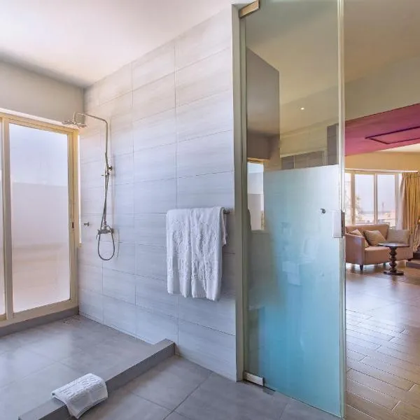 福佑度假村，位于尼亚利的酒店