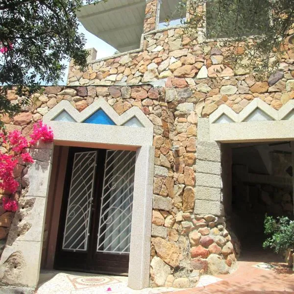 Sardinia Yellow House，位于索拉纳斯的酒店