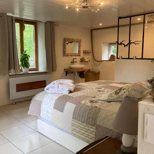 Cottage en bordure de rivière，位于Saint-Ilpize的酒店