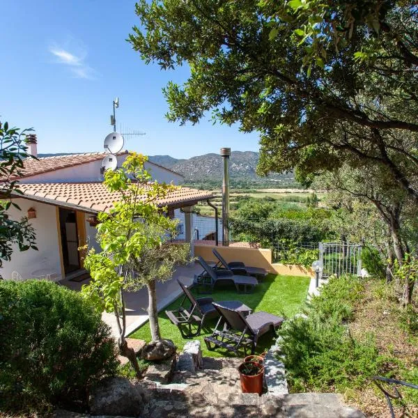 La Casa in Collina - affittacamere con vista mare，位于Lu Lioni的酒店