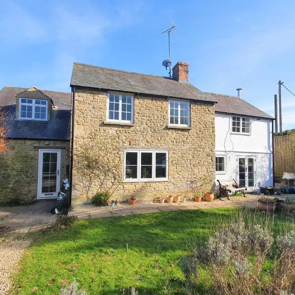 Glenfield Cottage - Secluded Luxury deep in the Oxfordshire Countryside，位于Wilcote的酒店