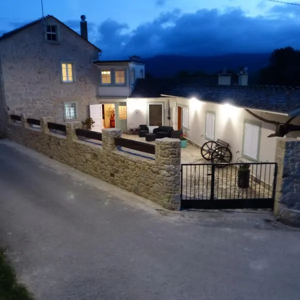 Casa Cástor O Valadouro Galicia，位于Alaje的酒店