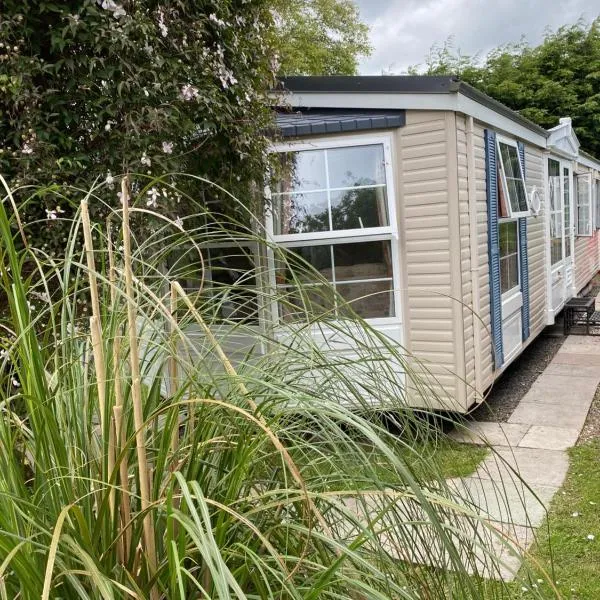 “Ty Hir Caravan” Moelfre，位于莫伊尔弗雷的酒店
