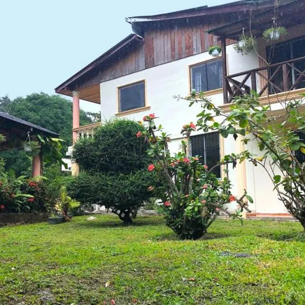 Acogedora Casa Rural en plena naturaleza frente al Río con piscina Bonao，位于Hato Mayor的酒店