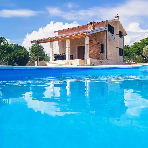 Villa Stone Pearl with heated swimming pool，位于普里德拉加的酒店