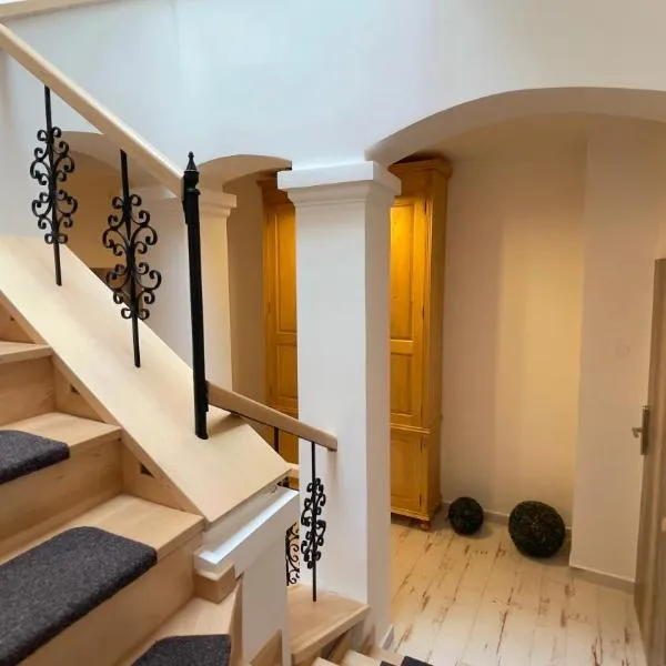 R&J apartmány，位于布劳莫夫的酒店