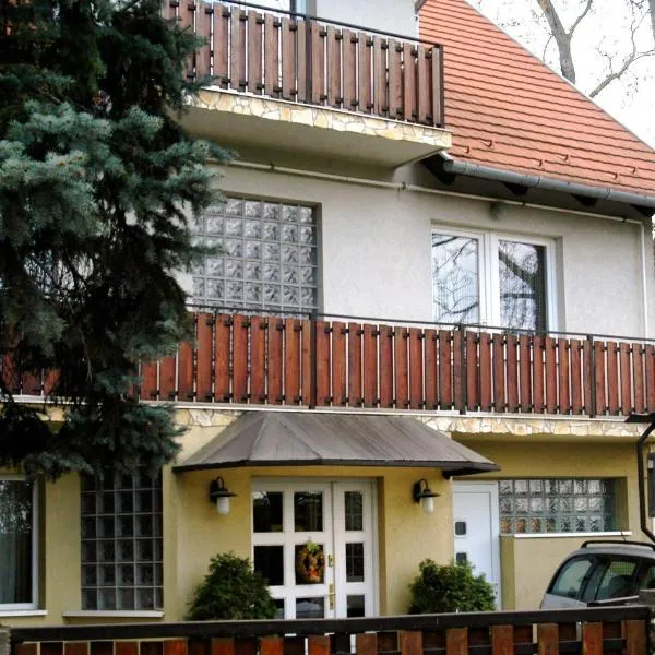 赫吉耶斯温德加兹旅馆，位于格德勒的酒店