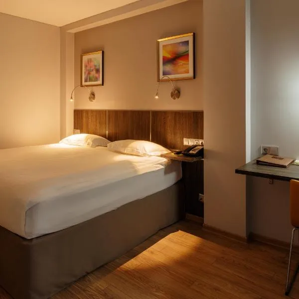 Smart Hotel Bishkek，位于比什凯克的酒店