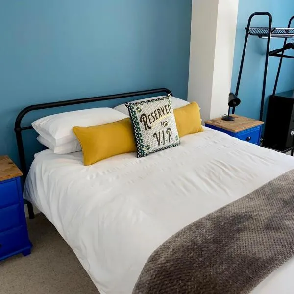 Kemp Town Sea View Balcony Apartment，位于布莱顿霍夫的酒店