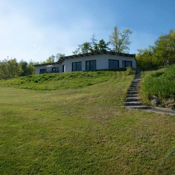 Wellness bungalov - vodní nádrž Slapy - 40km od Prahy，位于Milešov的酒店