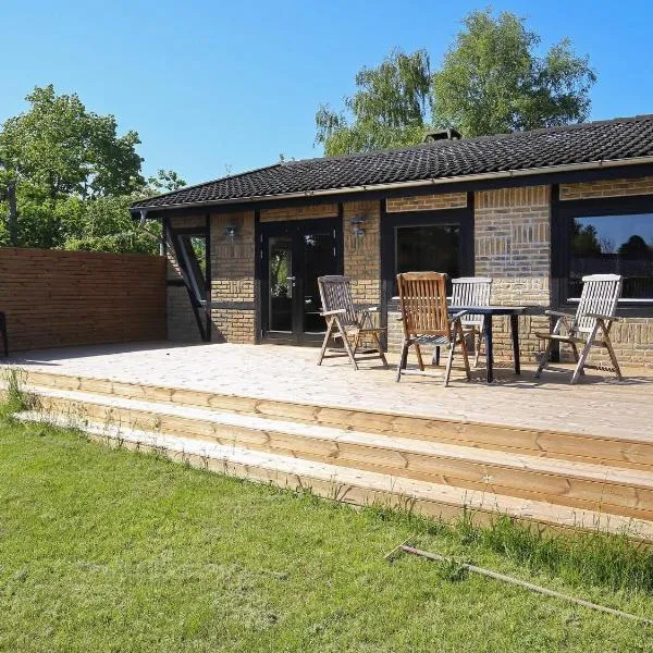 Charming Harbor Cottage-By Traum，位于Jægerspris的酒店