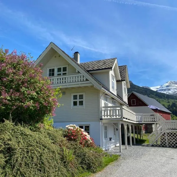 The house of Mattis in beautiful Innvik，位于因维克的酒店