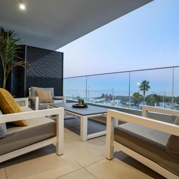 Sealine luxury apartment in Torrox Costa，位于托罗克斯科斯塔的酒店