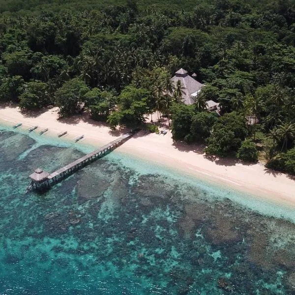 Coral Eye Boutique Resort and Marine Outpost，位于Likupang的酒店