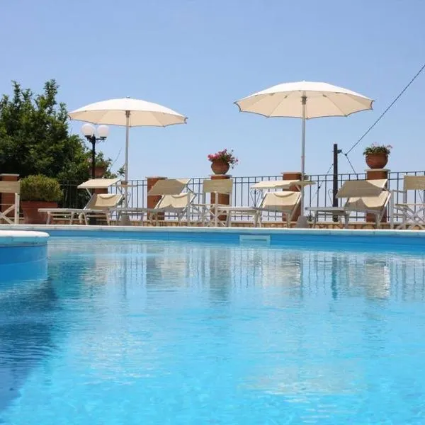 卡塔兰诺别墅酒店，位于帕奥拉的酒店