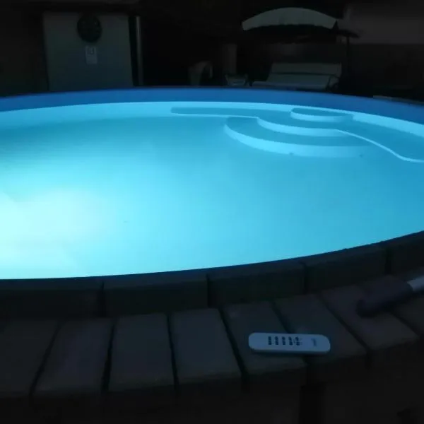 Attila Vendégház Tápiószentmárton，位于Tápiószentmárton的酒店