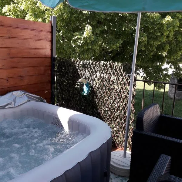 LA TERRASSE AUX HIRONDELLES maison 80m2 2 chambres 2 salles de bains，位于拉戈尔斯的酒店