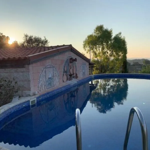 Cosmema House 1 Hot tub and swimming pool villa，位于Stroumbi的酒店