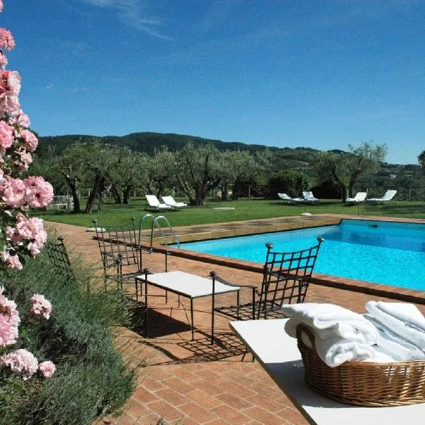 拉特瓦萨勒假日温泉酒店，位于Sant'enea的酒店