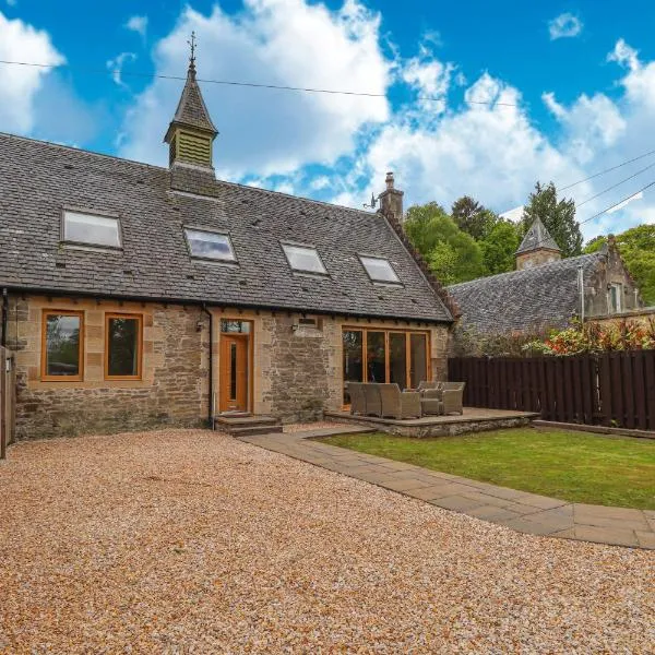 Fantastic Cottage in Loch Lomond National Park，位于卢斯的酒店