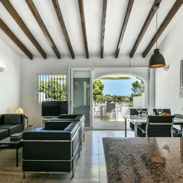 Modern stylish bungalow in Moraira，位于莫莱拉的酒店