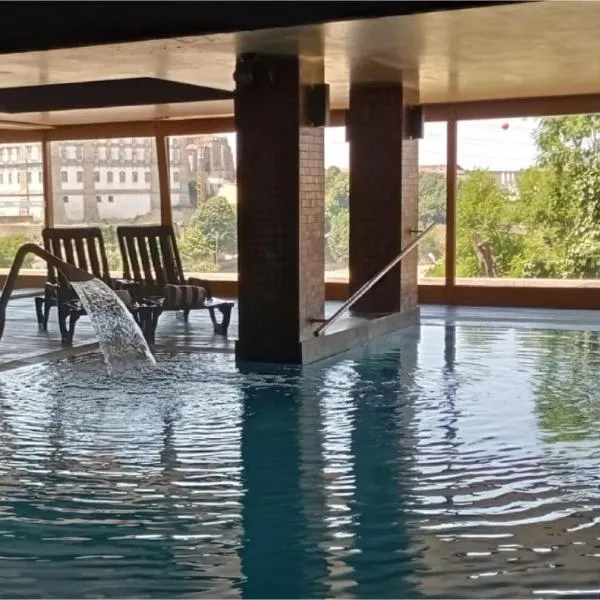 桑塔纳酒店和Spa，位于明德卢的酒店