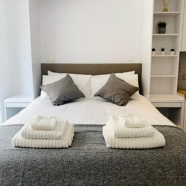 CP Top floor luxury studio，位于直布罗陀的酒店