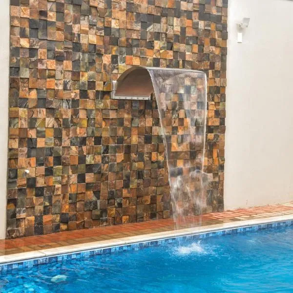 Casa com piscina e Wi-Fi em Itapetininga，位于Sarapuí的酒店