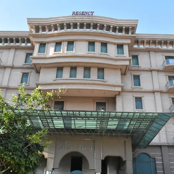 Grand Regency Hotel，位于Dina的酒店