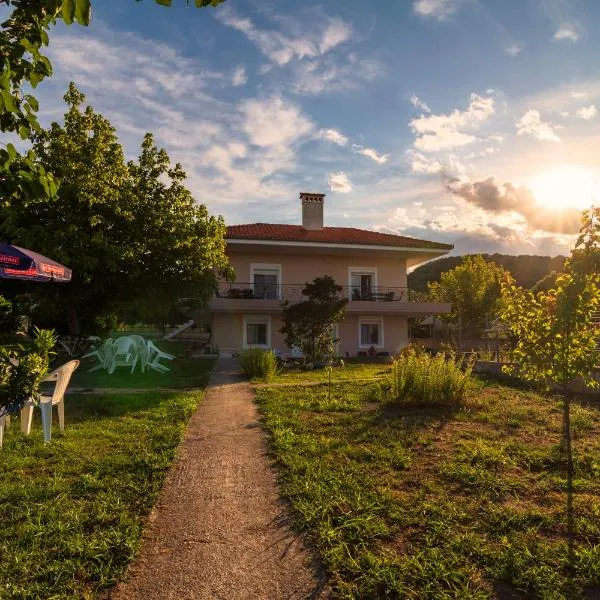 Kostas & Eleni Apartments，位于Sotirítsa的酒店