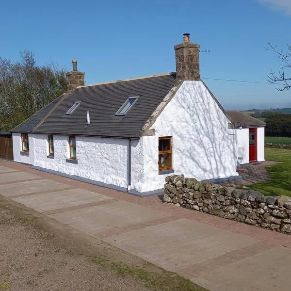Meikle Aucheoch Holiday Cottage, plus Hot Tub, Near Maud, in the heart of Aberdeenshire，位于彼得黑德的酒店