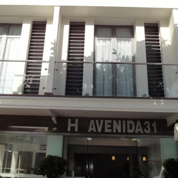 阿维尼达31号酒店，位于贝纳阿维斯的酒店