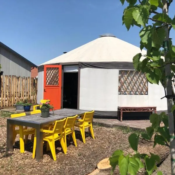 Authentieke Yurt voor 6 personen，位于Zuna的酒店