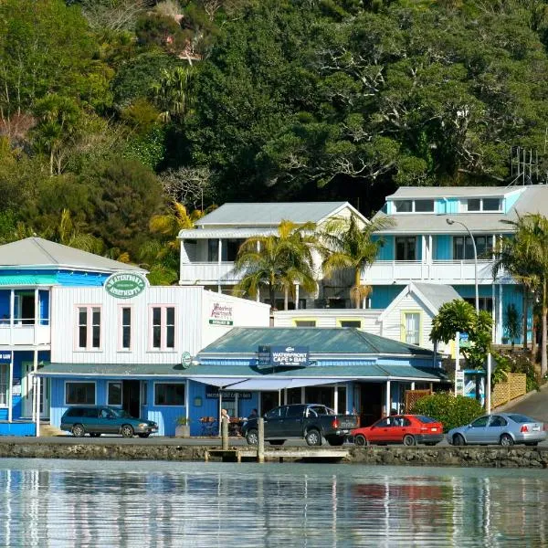 Mangonui Waterfront Apartments，位于Cable Bay的酒店