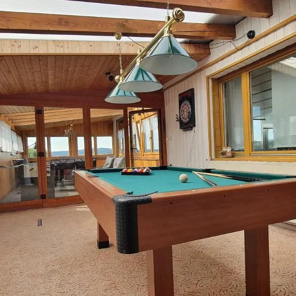 Ferienhaus am Seeblick Grill, Garten, Billiard, Dart, Bike, Sauna ww-Seeblick，位于Löhnberg的酒店